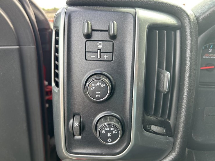 2017-chevrolet-silverado-1500-image-60