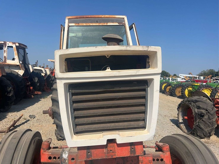 case-1570-cab-tractor-image-9