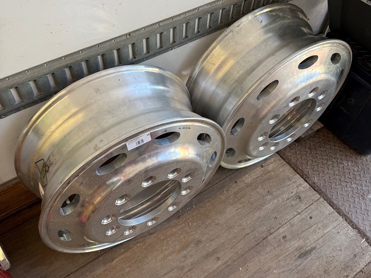 #19-•-(2)-aluminum-truck-wheels-image-1