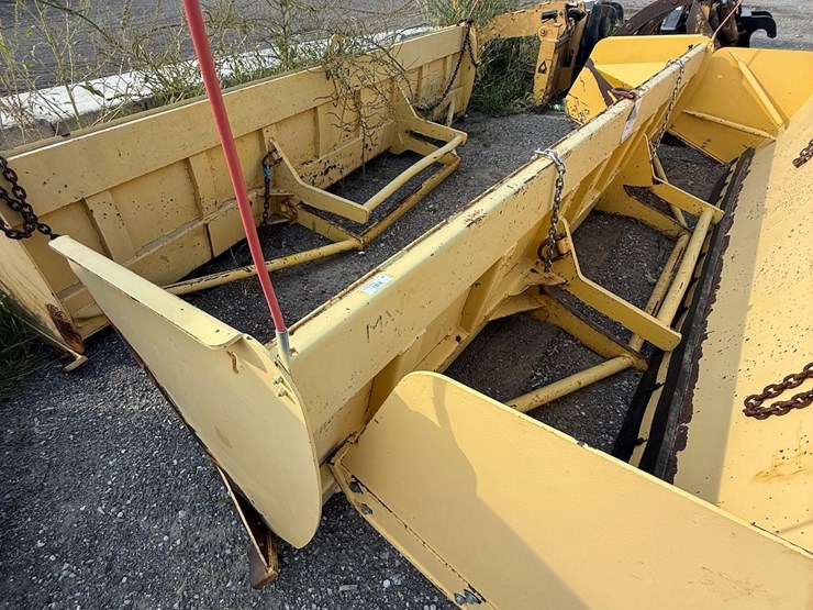 #68-•-14-ft.-heavy-duty-push-box-blade-for-wheel-loaders-damaged-wings-image-1