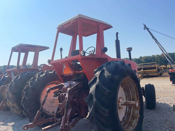 allis-chalmers-7040-tractor-image-4