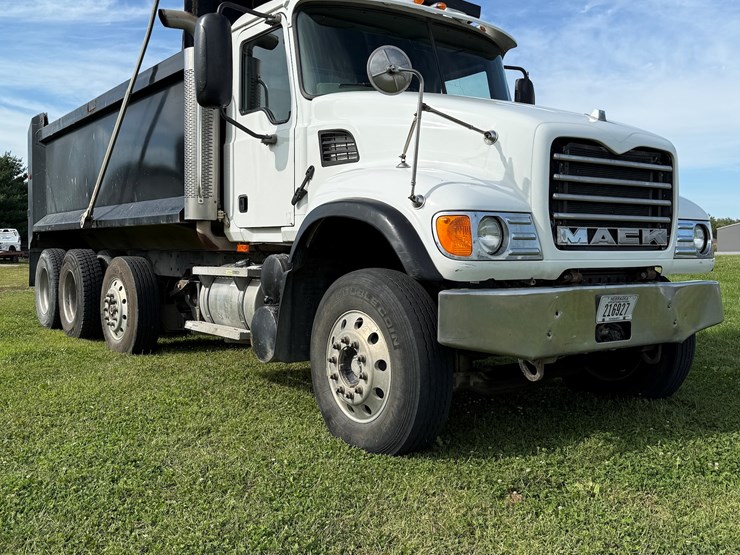 #16-•-2006-mack-cv713-granite-triple-axle-conventional-dump-truck-image-3