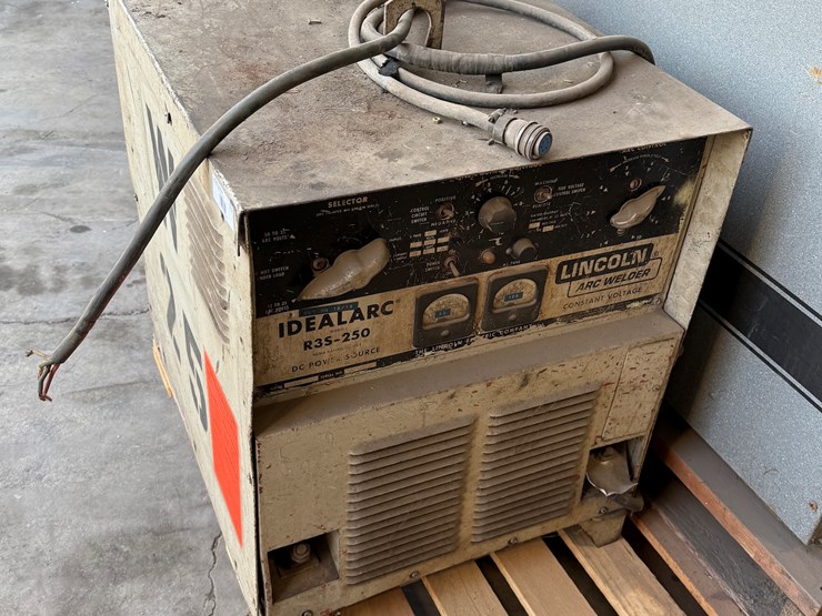 #73-•-lincoln-idealarc-r35-250-constant-voltage-arc-welder-image-1