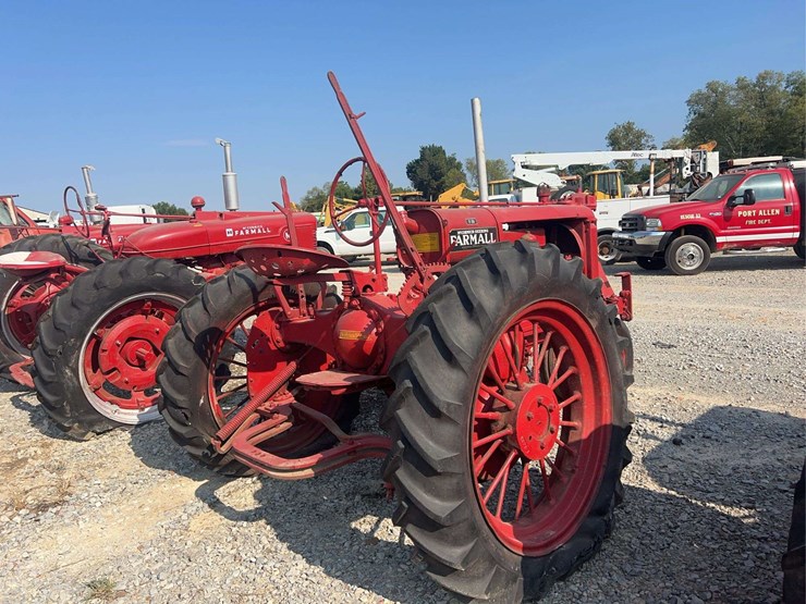 farmall-f-20-tricycle-tractor-image-4