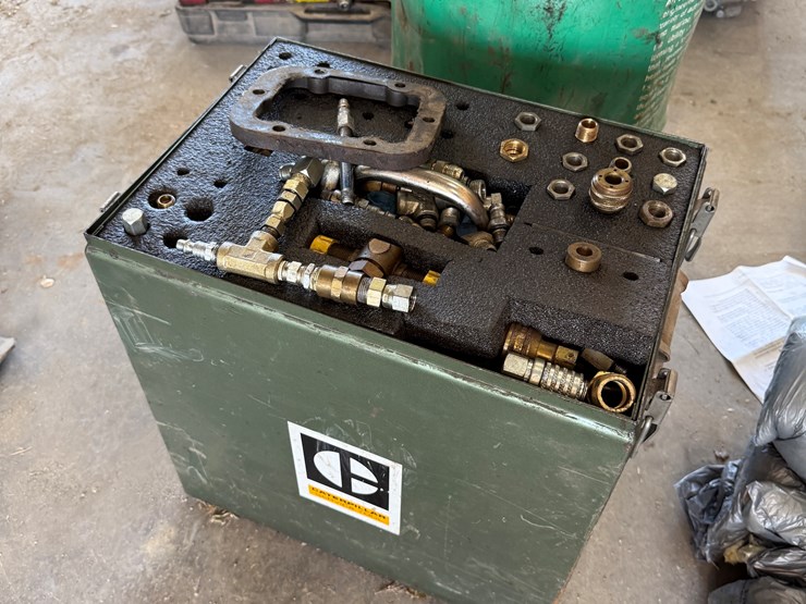 #128-•-caterpillar-service-tool-image-1