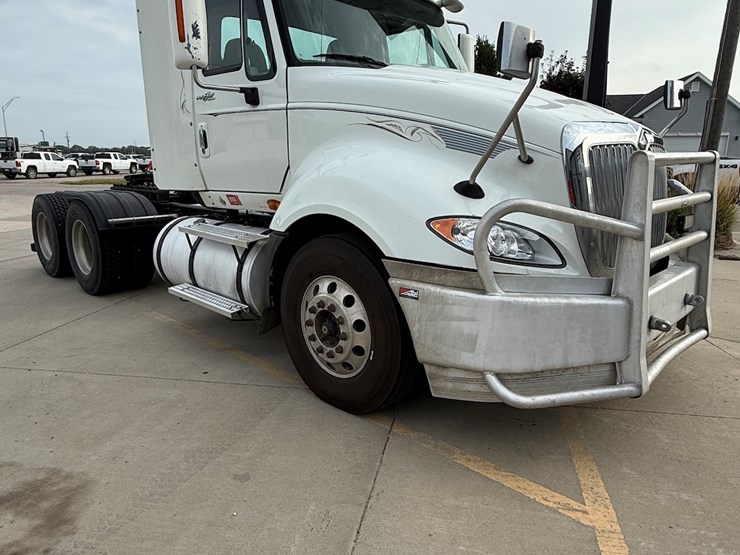 2010-international-prostar-image-3