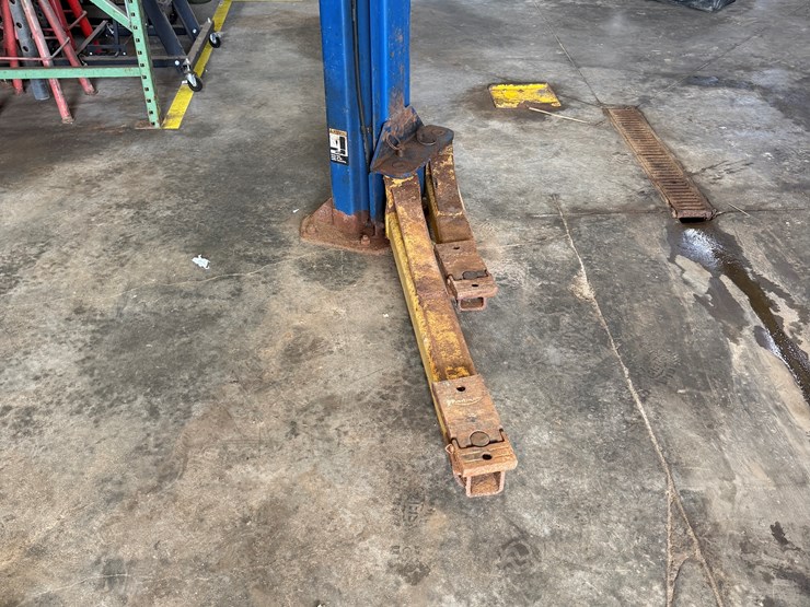 #107-•-rotary-spoa9-200-2-post-auto-lift-image-10