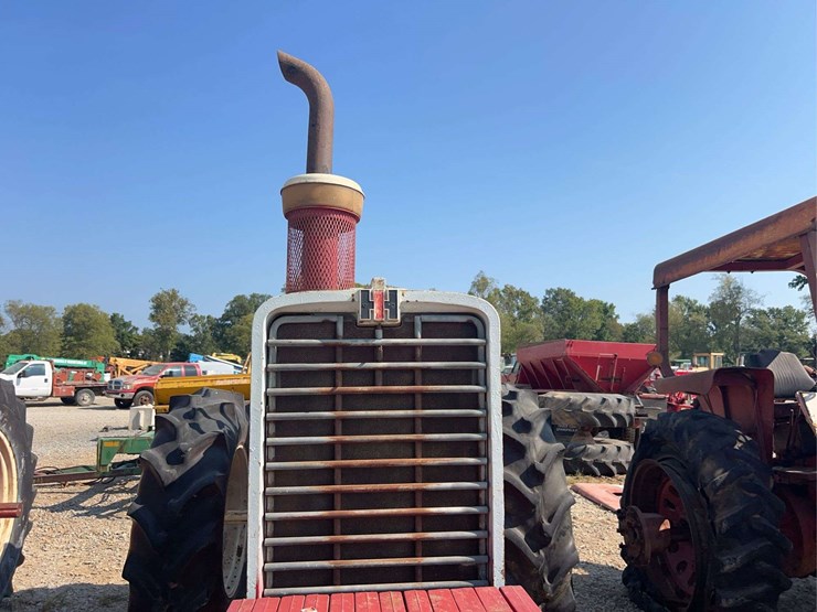 ih-farmall-1206-diesel-tractor-image-9