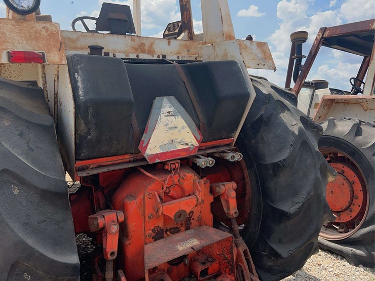 case-1370-cab-tractor-image-16