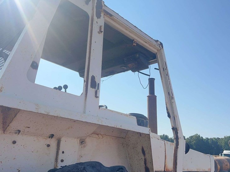 case-1175-cab-tractor-image-19