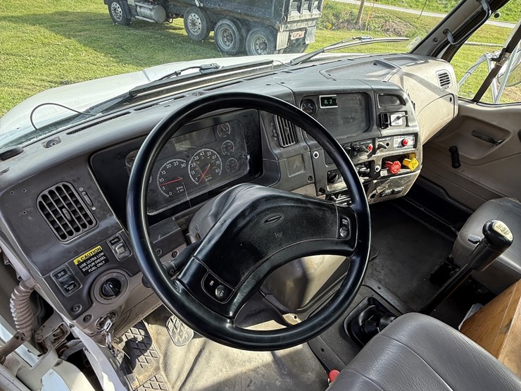 #17-•-2008-sterling-9500-tandem-axle-conventional-fuel-&-lube-truck-image-69