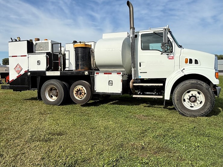 #17-•-2008-sterling-9500-tandem-axle-conventional-fuel-&-lube-truck-image-9