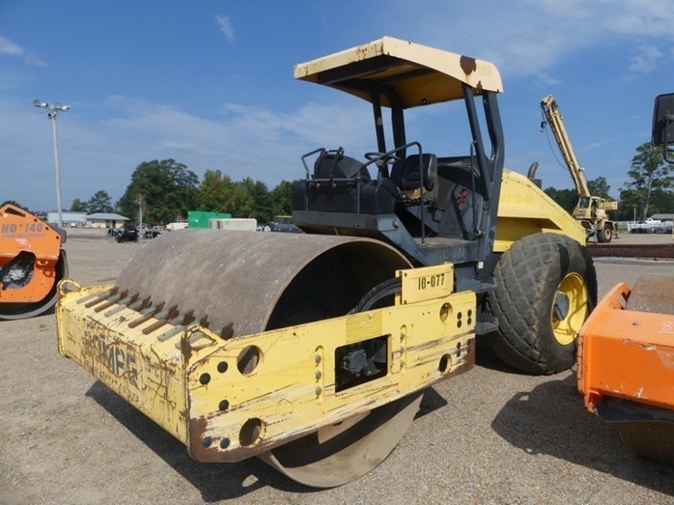 2011-bomag-bw211d-40-image-1