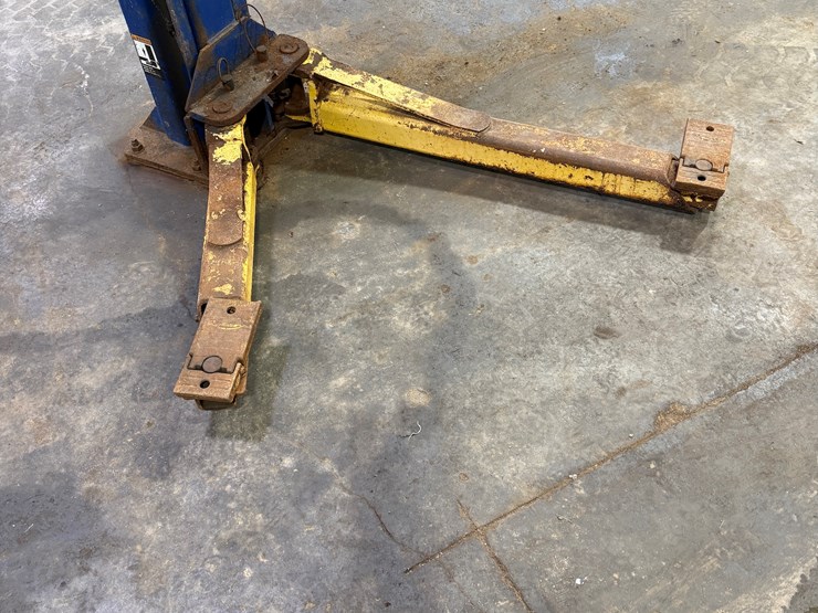 #107-•-rotary-spoa9-200-2-post-auto-lift-image-17