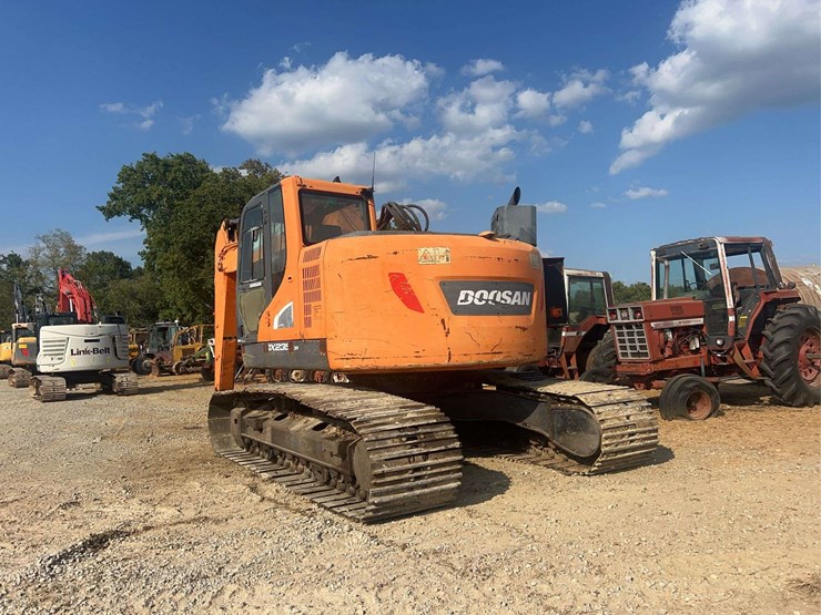 doosan-dx23slcr-5-excavator-image-2