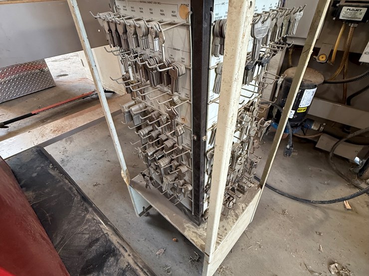 #131-•-ilco-025-manual-key-cutting-machine-&-key-inventory-rack-image-6
