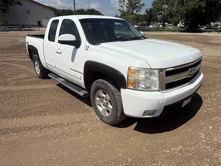 2008-chevrolet-k1500-image-2