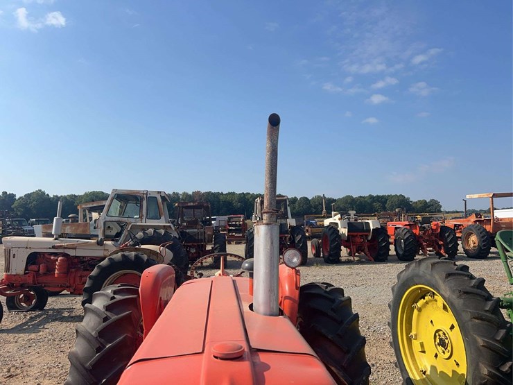 allis-chalmers-d17-tractor-image-9
