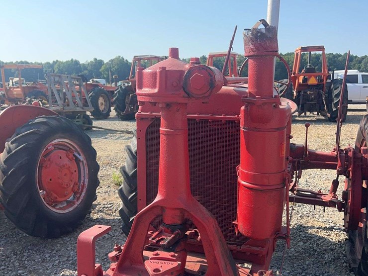 farmall-f-20-tricycle-tractor-image-9
