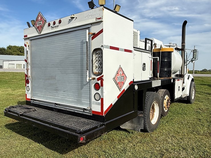 #17-•-2008-sterling-9500-tandem-axle-conventional-fuel-&-lube-truck-image-13