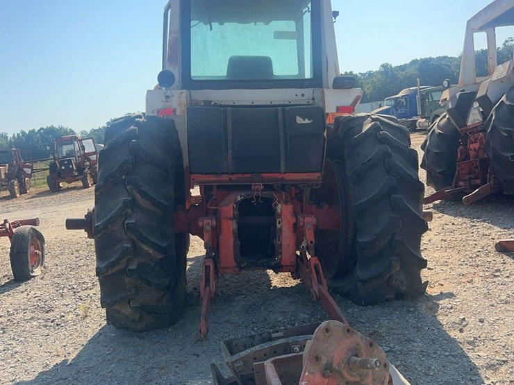 case-1570-cab-tractor-image-3