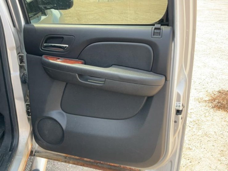 2011-chevrolet-silverado-image-98