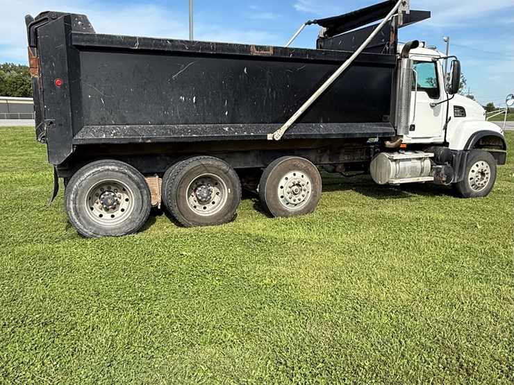#16-•-2006-mack-cv713-granite-triple-axle-conventional-dump-truck-image-9