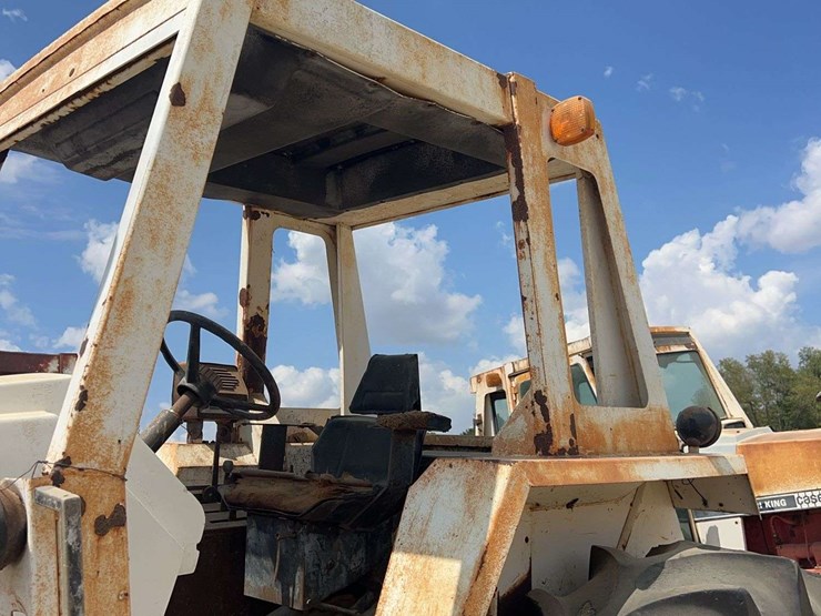 case-1370-cab-tractor-image-13
