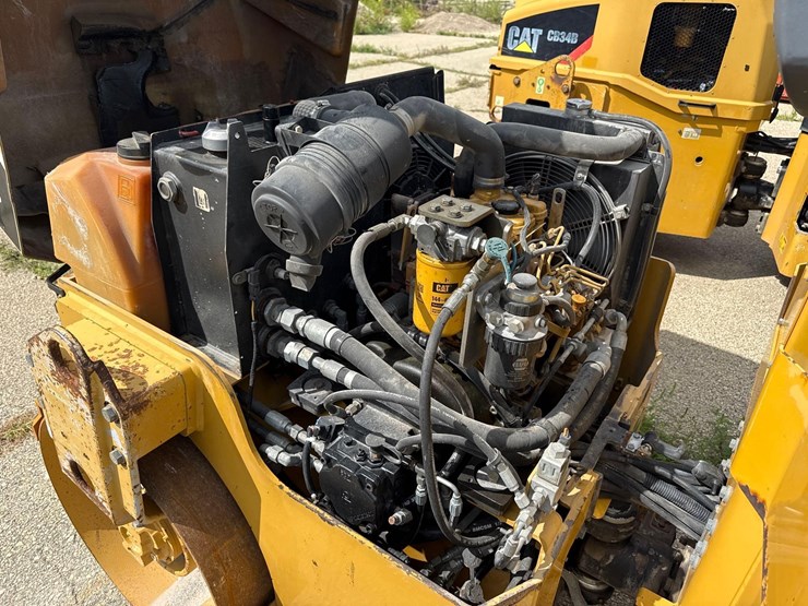caterpillar-cb24-image-7