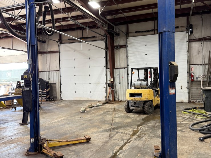 #107-•-rotary-spoa9-200-2-post-auto-lift-image-15