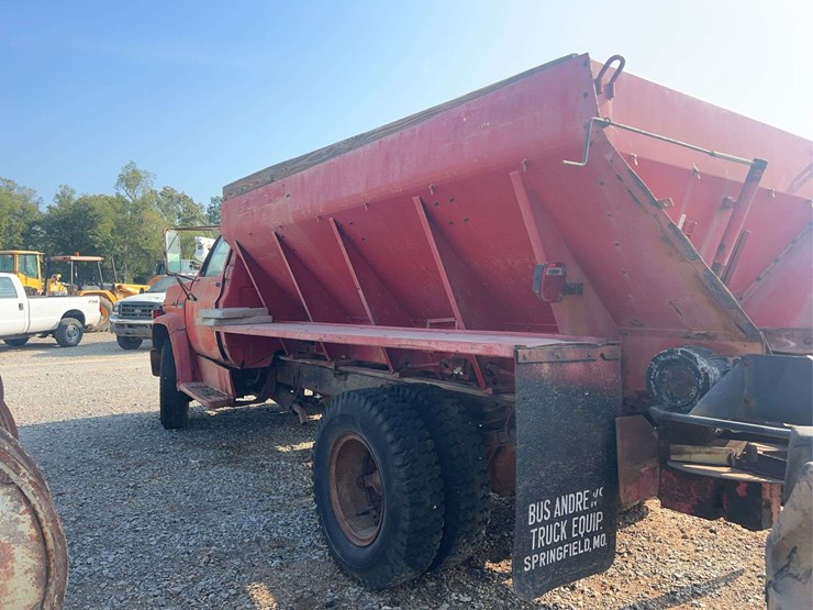 gmc-6500-s/a-day-cab-spreader-truck-image-2