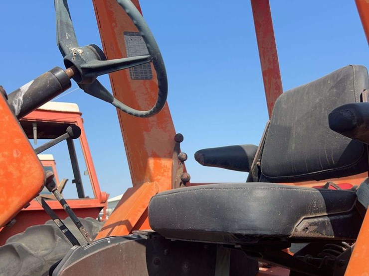 allis-chalmers-7080-tractor-image-24