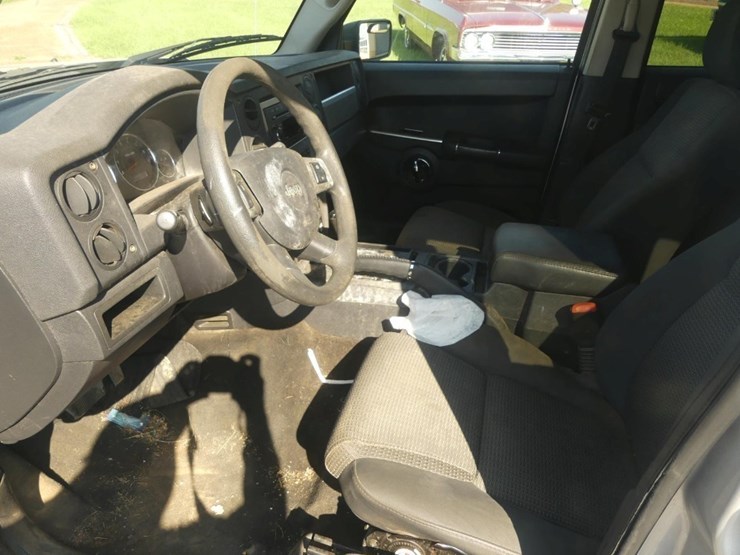 2010-jeep-commander-image-6