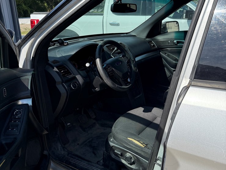 2016-ford-explorer-police-interceptor-image-16