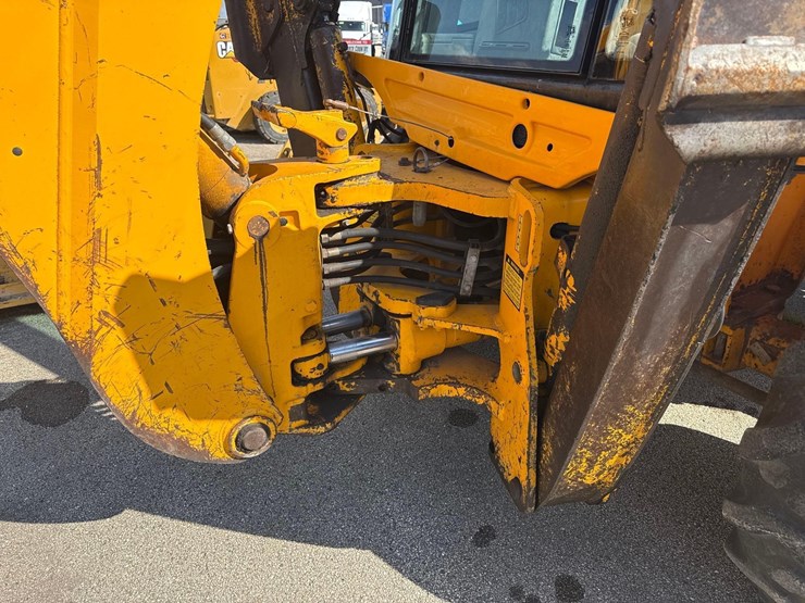 jcb-214s-image-10