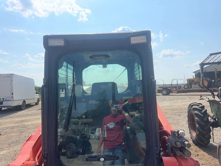 2022-kubota-svl-97-2-skid-steer-loader-image-9