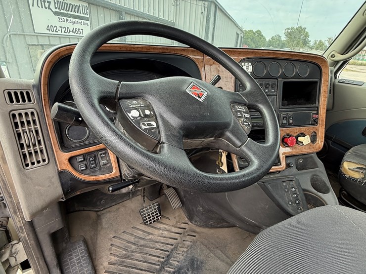2010-international-prostar-image-44