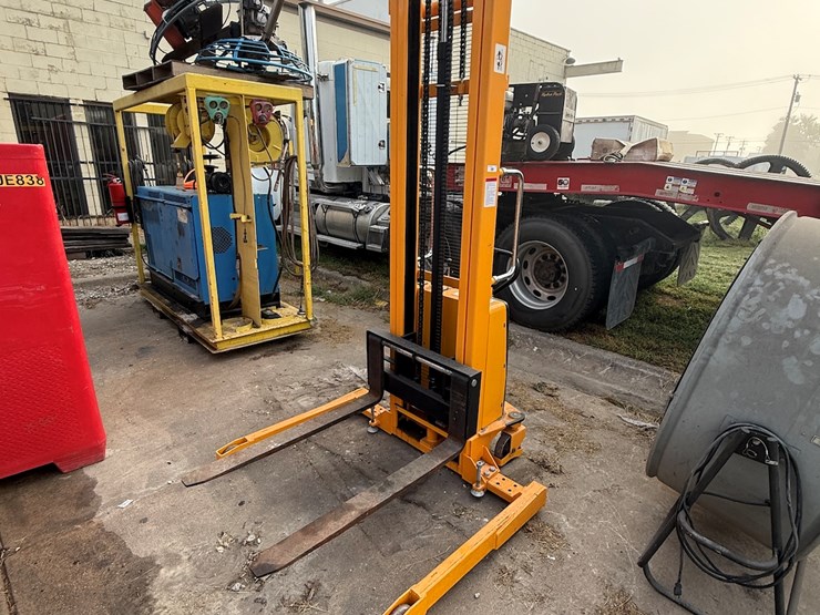 #61-•-2015-uline-h-2652-hydraulic-straddle-stacker-hydraulic-walk-behind-pallet-jack-image-7