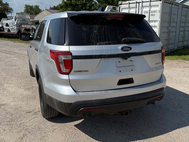 2016-ford-explorer-police-interceptor-image-25