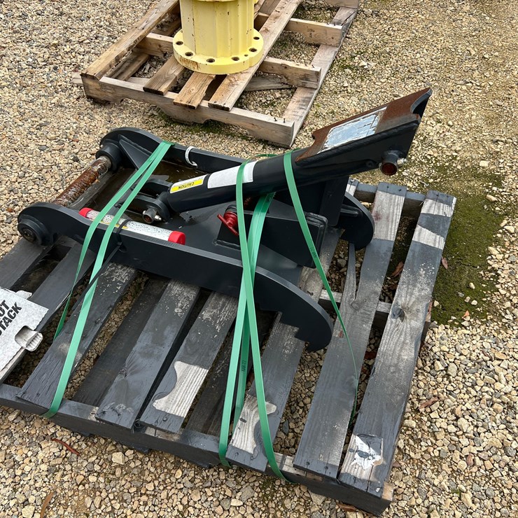 2023 NEW HOLLAND HYDRAULIC THUMB FOR B95D TLB WITH STANDARD STICK