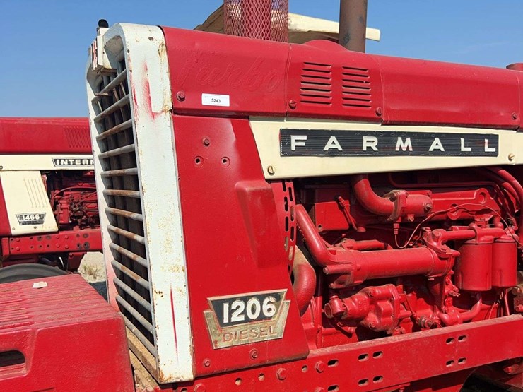 ih-farmall-1206-diesel-tractor-image-11