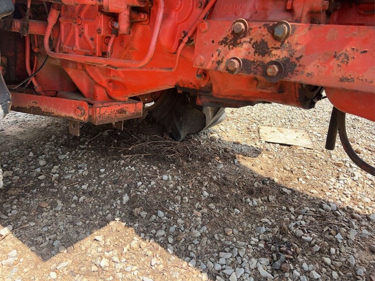 case-1370-cab-tractor-image-24