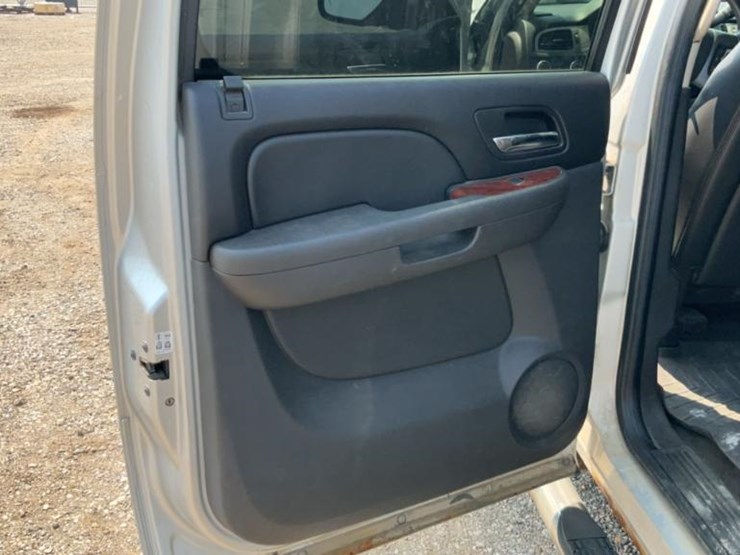 2011-chevrolet-silverado-image-95