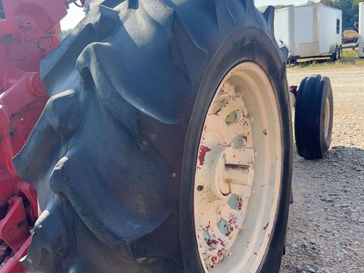 ih-farmall-1206-diesel-tractor-image-19