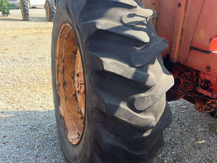 allis-chalmers-xt-series-3-tractor-image-25