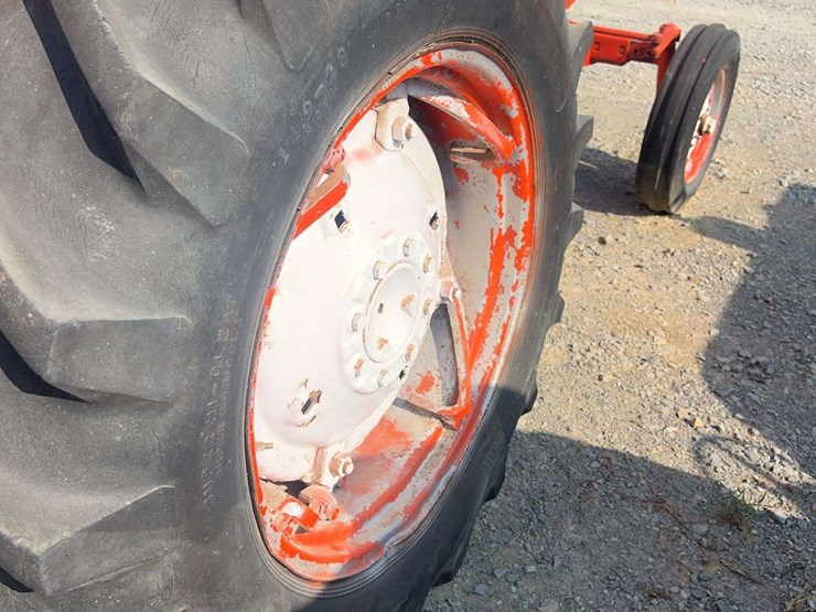 allis-chalmers-d17-tractor-image-17