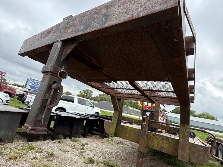 #34-•-shop-made-triple-axle-gooseneck-flatbed-trailer-image-2
