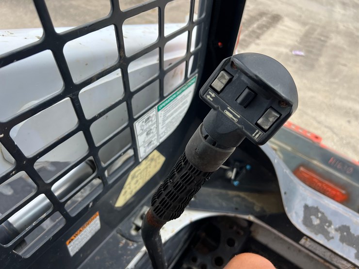 2019-bobcat-t630-image-16