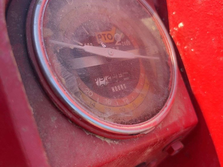 ih-farmall-1206-diesel-tractor-image-29