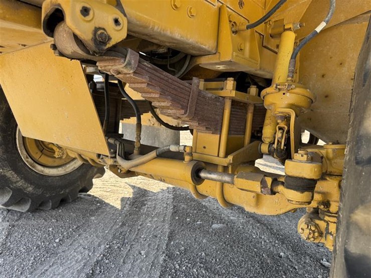 2005-john-deere-70-image-24